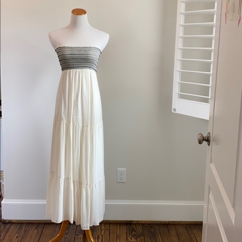 Cream and navy Maxi size small‎